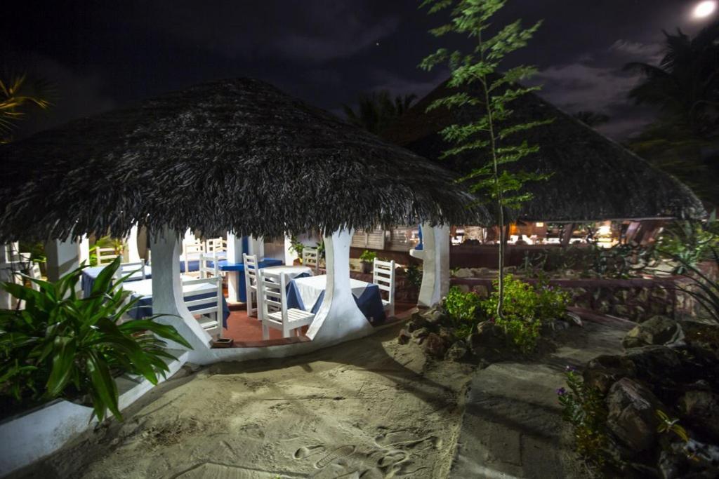 Chez Maggie Hotel & Restaurant Мурундава Экстерьер фото