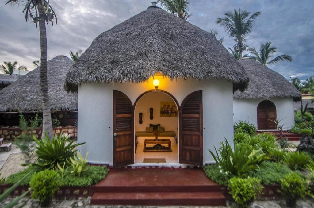 Chez Maggie Hotel & Restaurant Мурундава Экстерьер фото